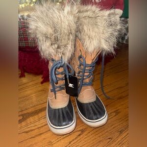 Sorel Women's Blue and Tan Fur-Lined Boots
